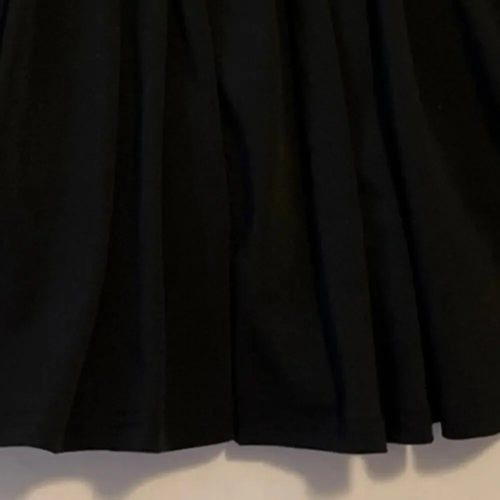 Indero Black Tennis Skort Womens Size L Pleated Feminine Pickleball Stretch Mini